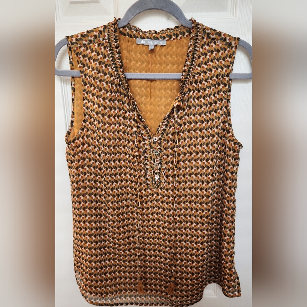 Daniel Rainn top